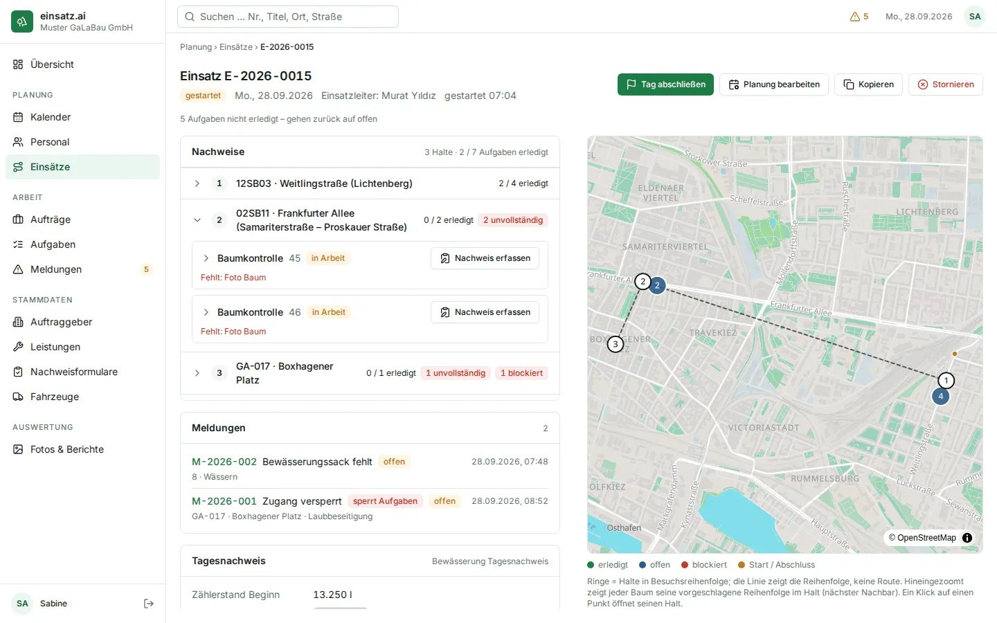 Einsatz-Übersicht eines gestarteten Einsatzes mit Nachweisen je Halt, einem aufgeklappten Halt und der Tageskarte