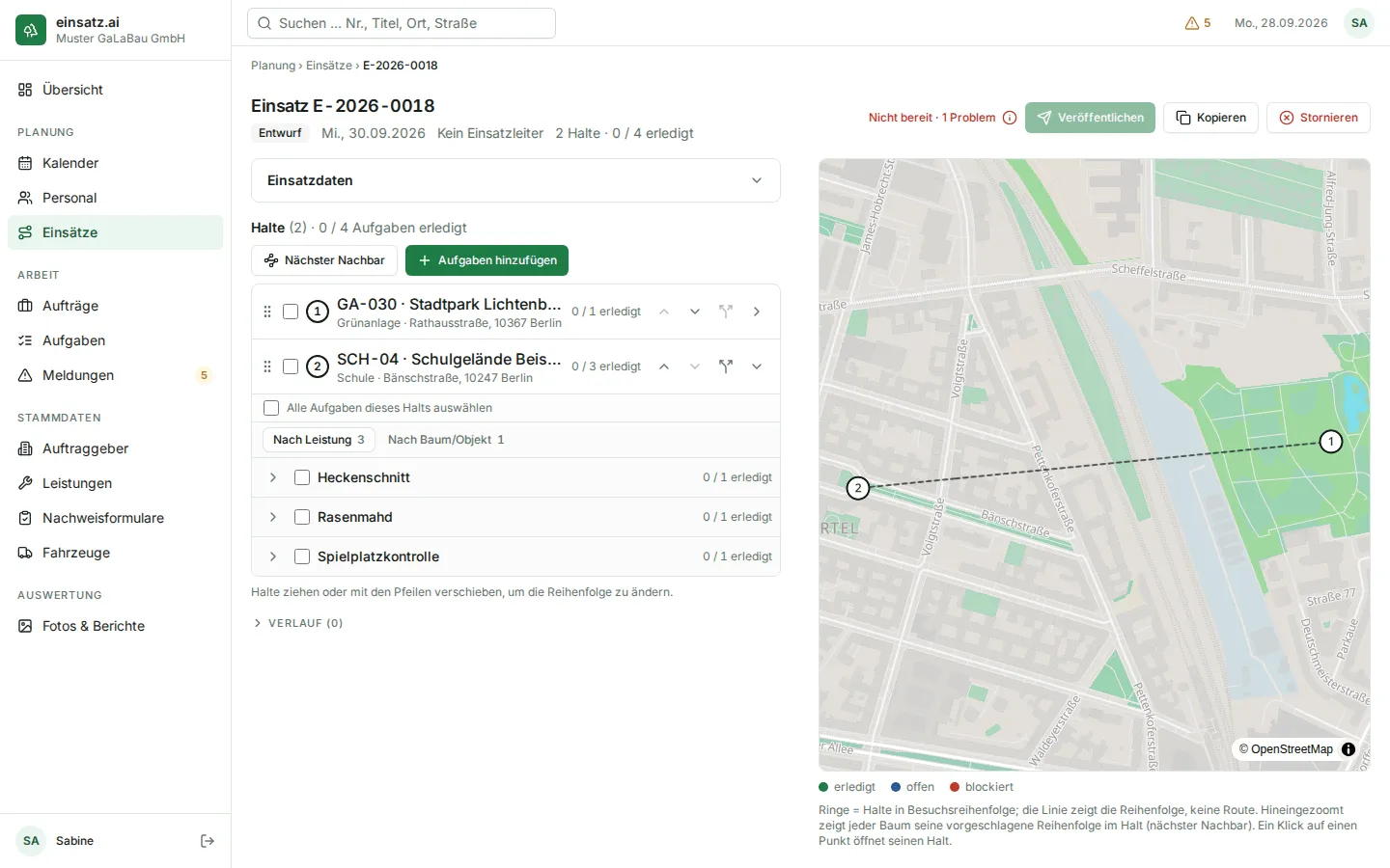 Planungsseite eines Entwurfs: Einsatzdaten, Halte mit einem aufgeklappten Halt und rechts die Tageskarte