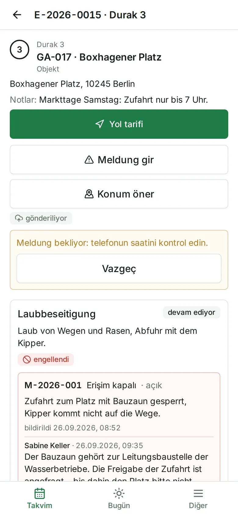 “Meldung bekliyor: telefonun saatini kontrol edin.” uyarısı ve “Vazgeç” düğmesiyle bir Meldung
